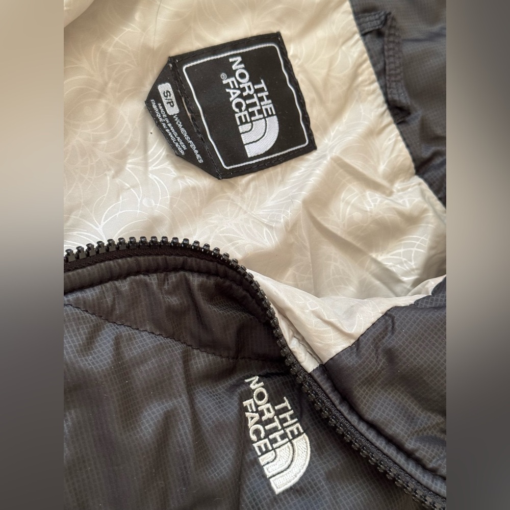 The North Face Black Puffer Jacket Women’s Womenswear Small/Petite lightweight - Picture 3 of 11